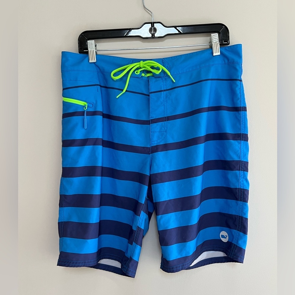 Vineyard Vines Striped Boardshorts in Blue, size 32